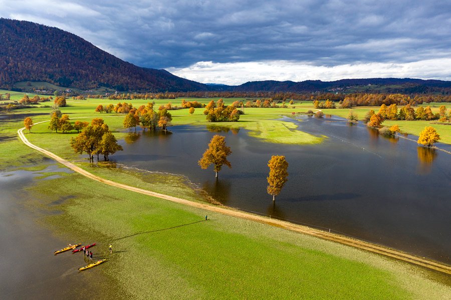 Planinsko polje s kajakom, Slovenija