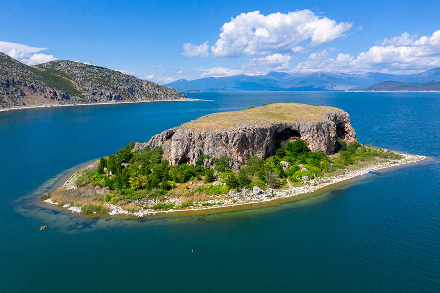 Prespansko jezero, otok Maligrad in starodavne cerkve, Albanija