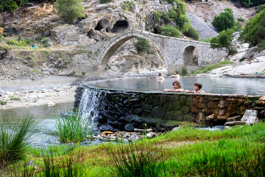 Čudovita reka Vjosë in topli vrelci Bënja, Albanija
