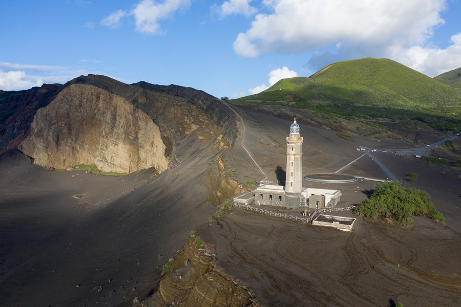 Praia de Almoxarife in Ponta dos Capelinhos – Faial, Azori