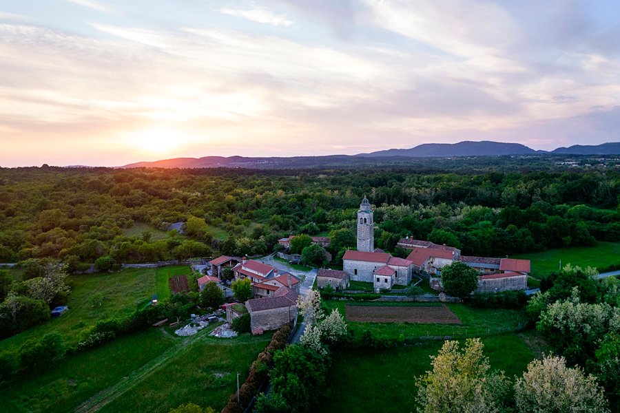Kolesarski izlet po Krasu – Komen in okolica, Slovenija
