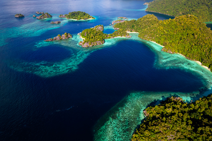 Laguna Mahumalalang, dvojna laguna in južni del otoka Labengki, Sulawesi