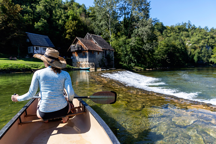 Kolesarjenje in s kanujem po reki Kolpi, Slovenija