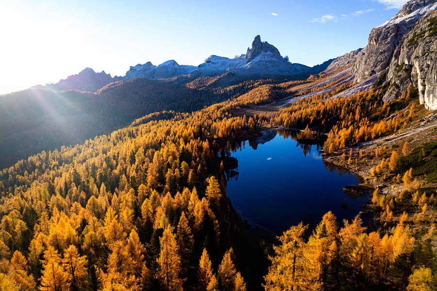 Jesenska idila na Croda da Lago, Dolomiti – Italija