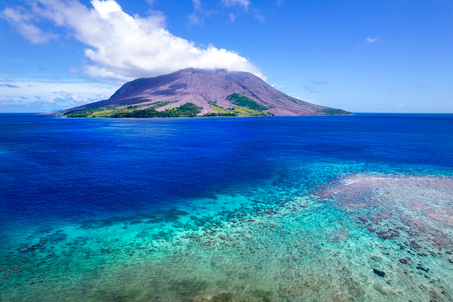 Ruang – pozabljeni otok na robu Sulawesija, Indonezija