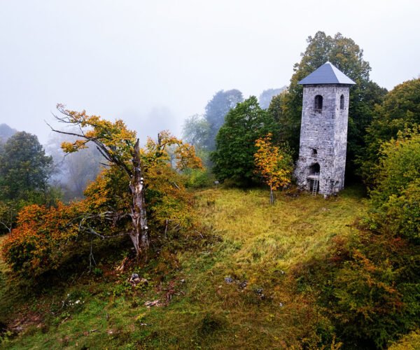Topla Reber: Skrivnostna zapuščena vas sredi kočevskih gozdov, Slovenija